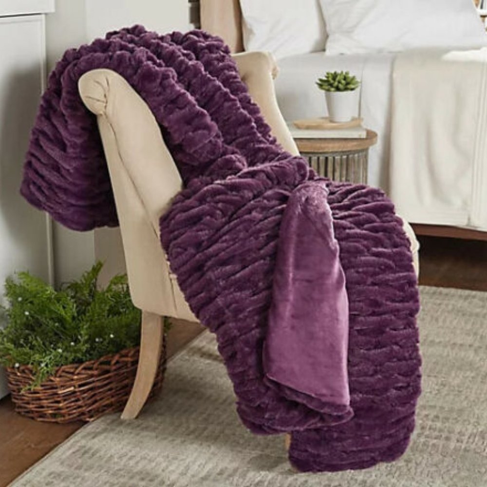 NWT Berkshire Blanket Northern Fur Violet Throw